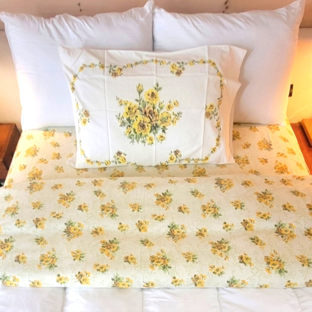 Vintage DBL Sz 3pc Bedding Set. Sunflowers Motif, Sears, 50/50 Blend